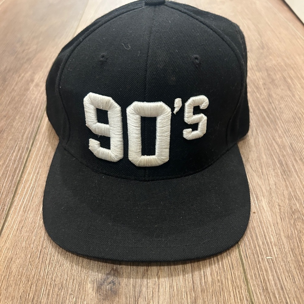 Black embroidered 90's SnapBack
